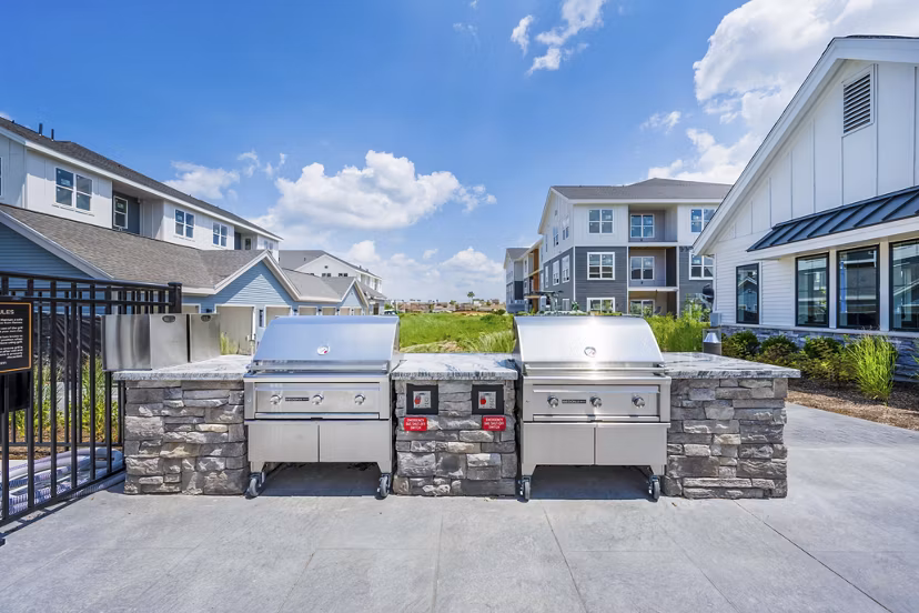 grill area at Alta Oak and Pine Apartments