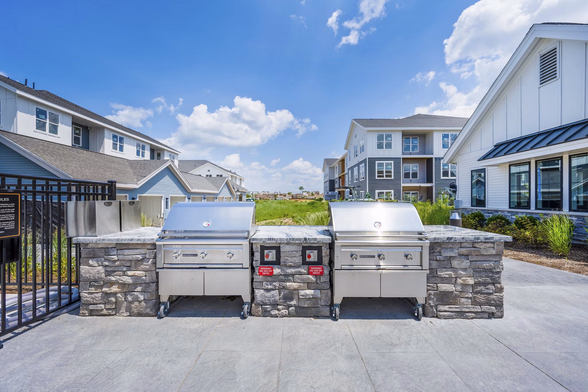 grill area at Alta Oak and Pine Apartments