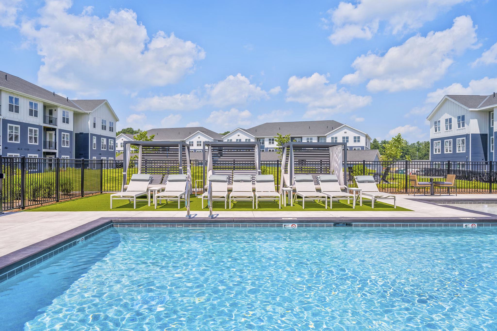 pool at Alta Oak and Pine Apartments