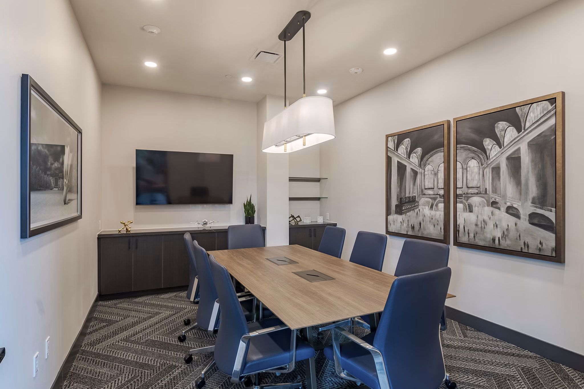 clubhouse meeting facility at The Hudson Apartments