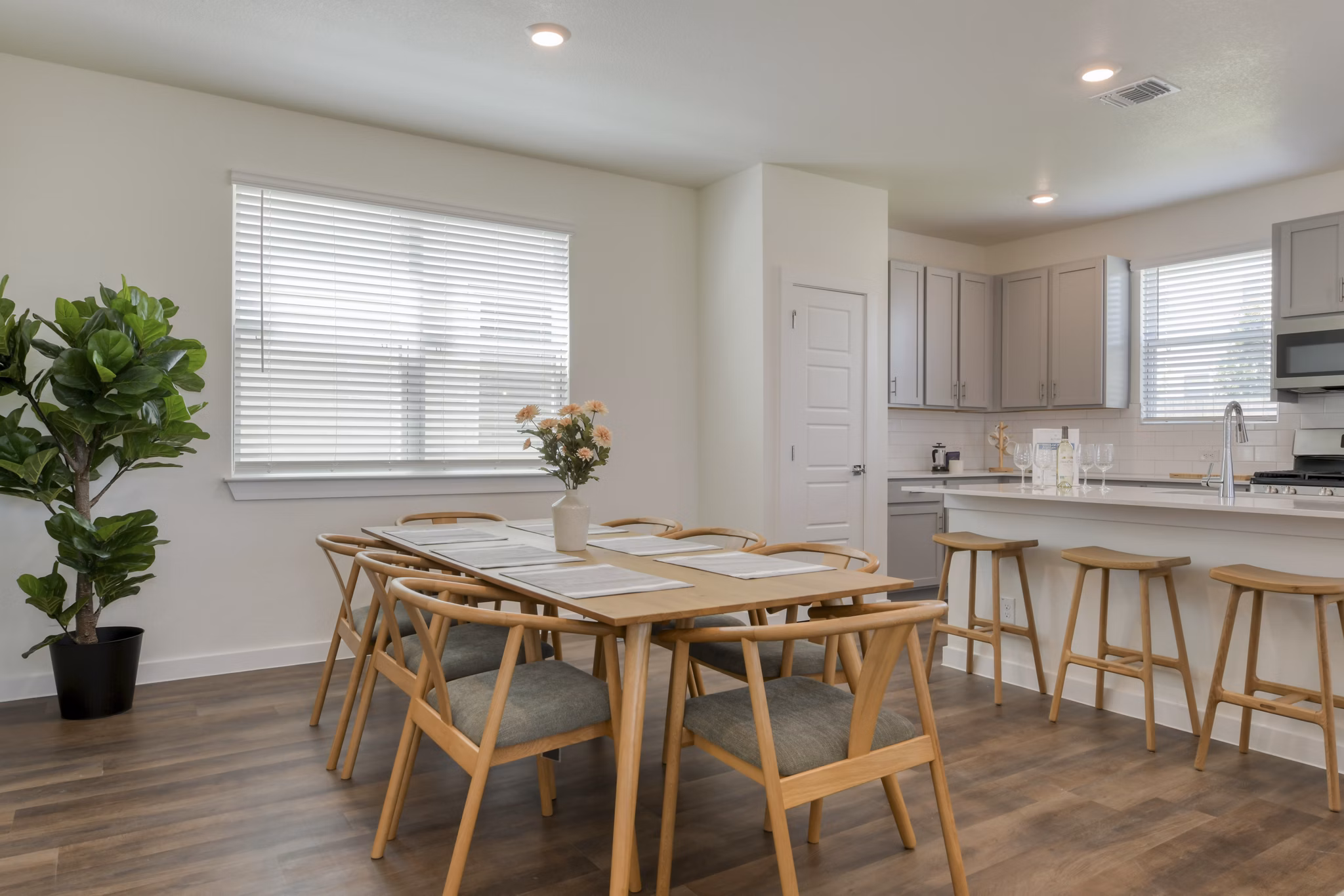 dining room at Altura Luxury Rental Homes Apartments