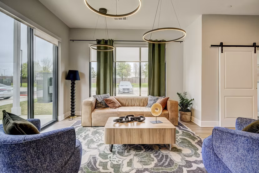 clubhouse at Bend on Bluebonnet Apartments