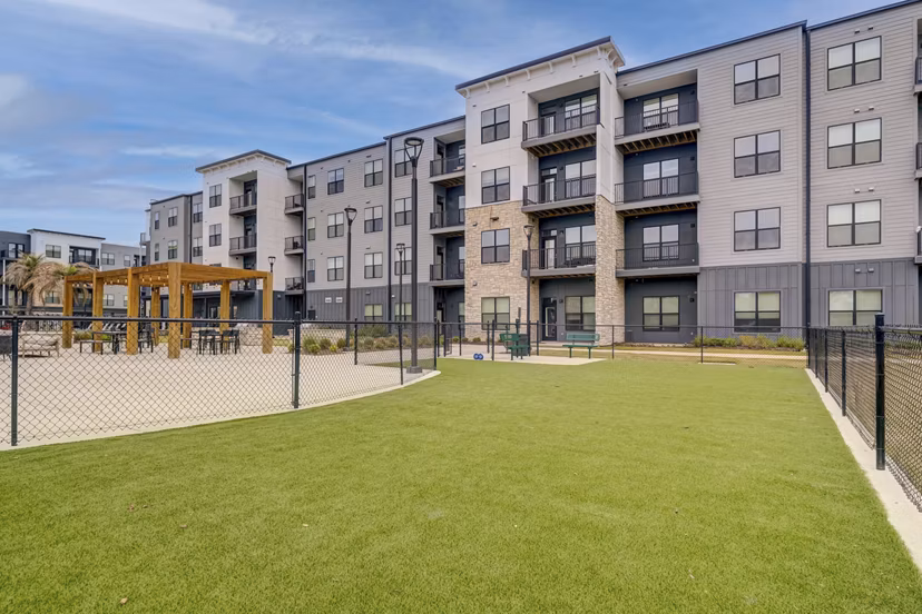 patio at Bend on Bluebonnet Apartments
