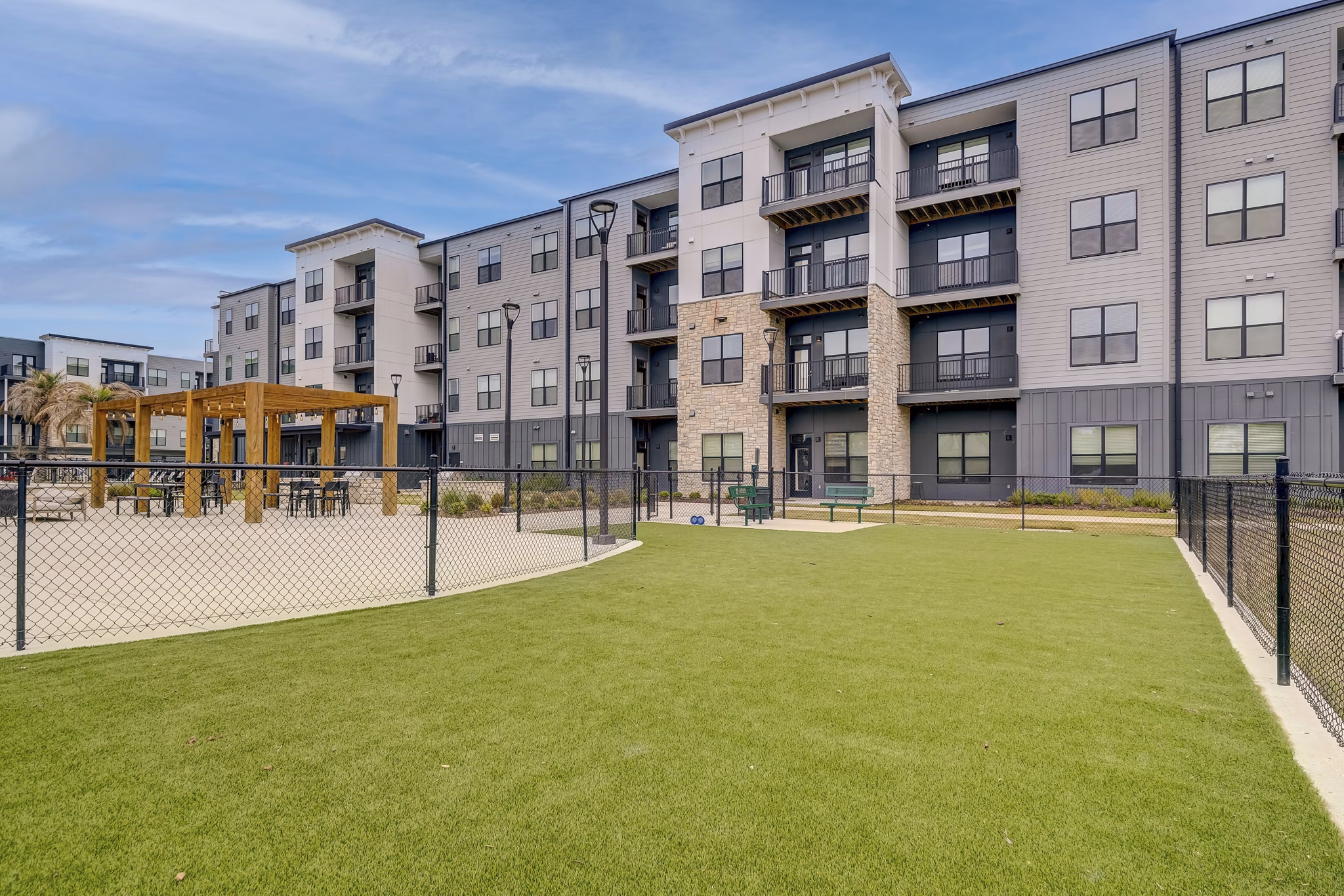 patio at Bend on Bluebonnet Apartments