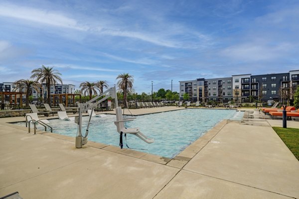 pool at Bend on Bluebonnet Apartments