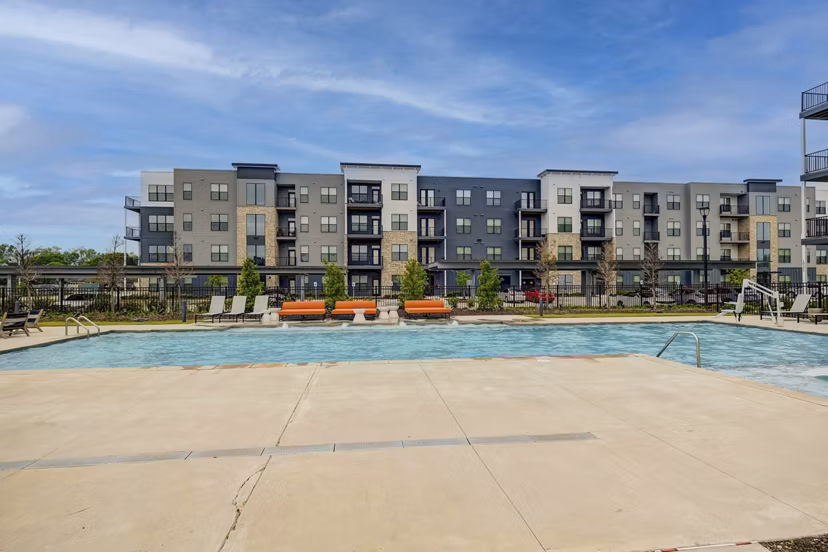pool at Bend on Bluebonnet Apartments