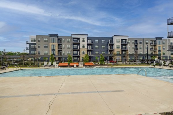 pool at Bend on Bluebonnet Apartments