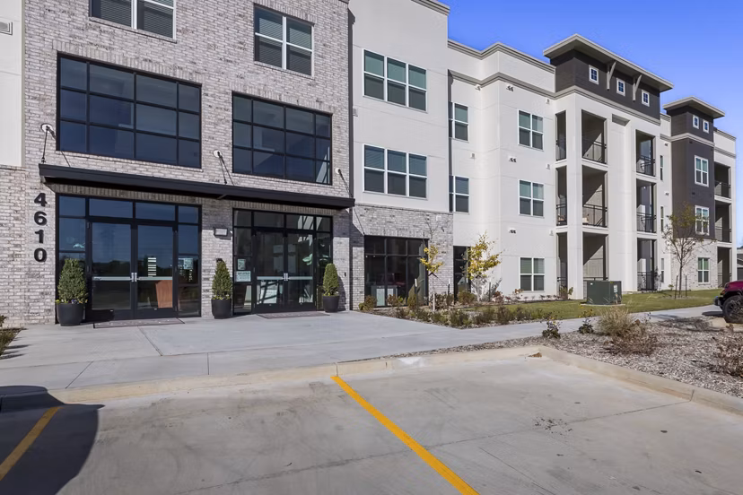 building at Heritage Grove Apartments