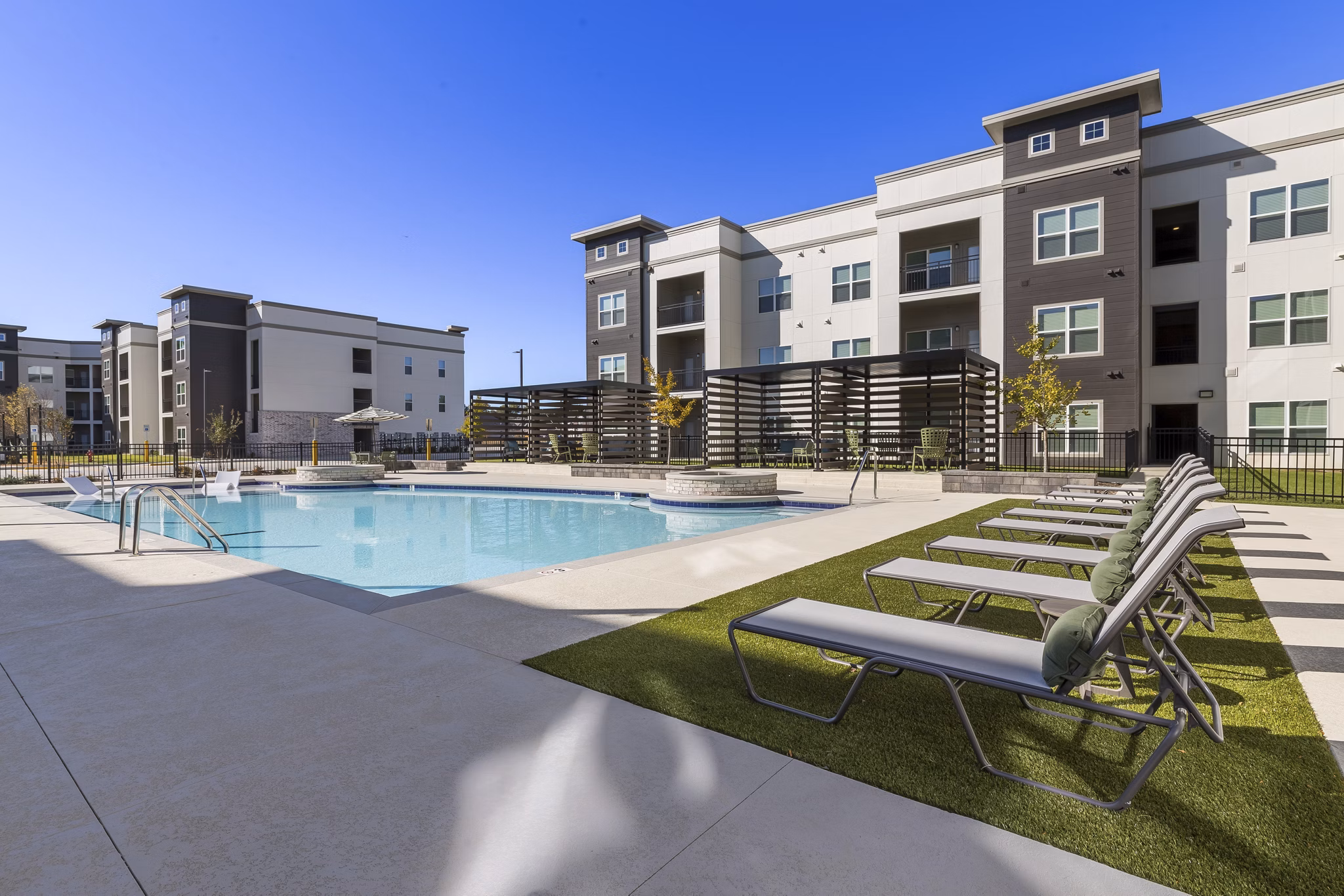 pool at Heritage Grove Apartments