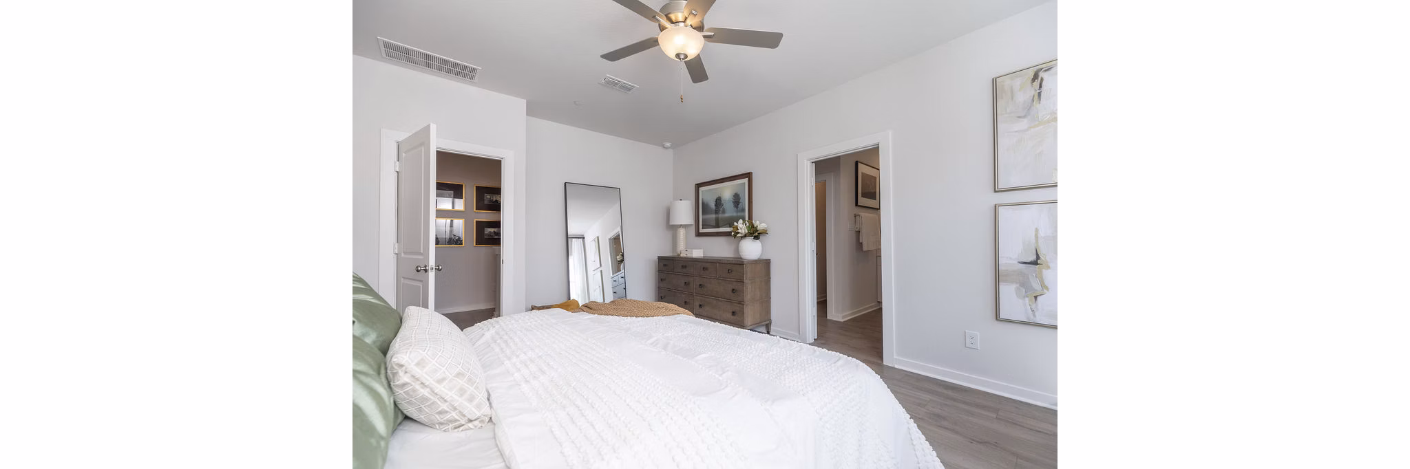 building at Skymor Pearland Apartments