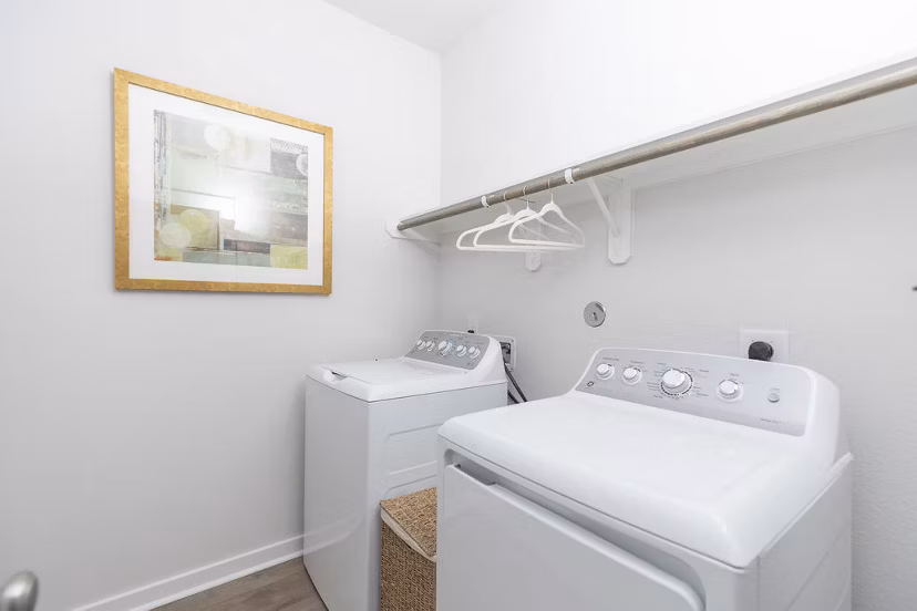 laundry room at Skymor Pearland Apartments