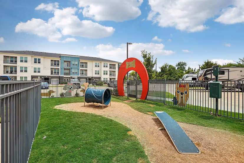 dog park at Vista at Southwinds Apartments