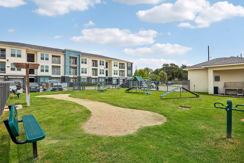 dog park at Vista at Southwinds Apartments