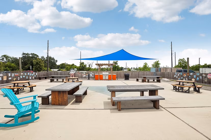 grill area at Vista at Southwinds Apartments