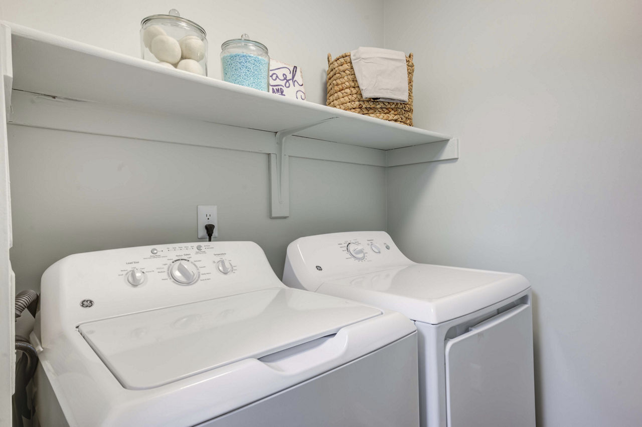 Laundry room at Indy7925
