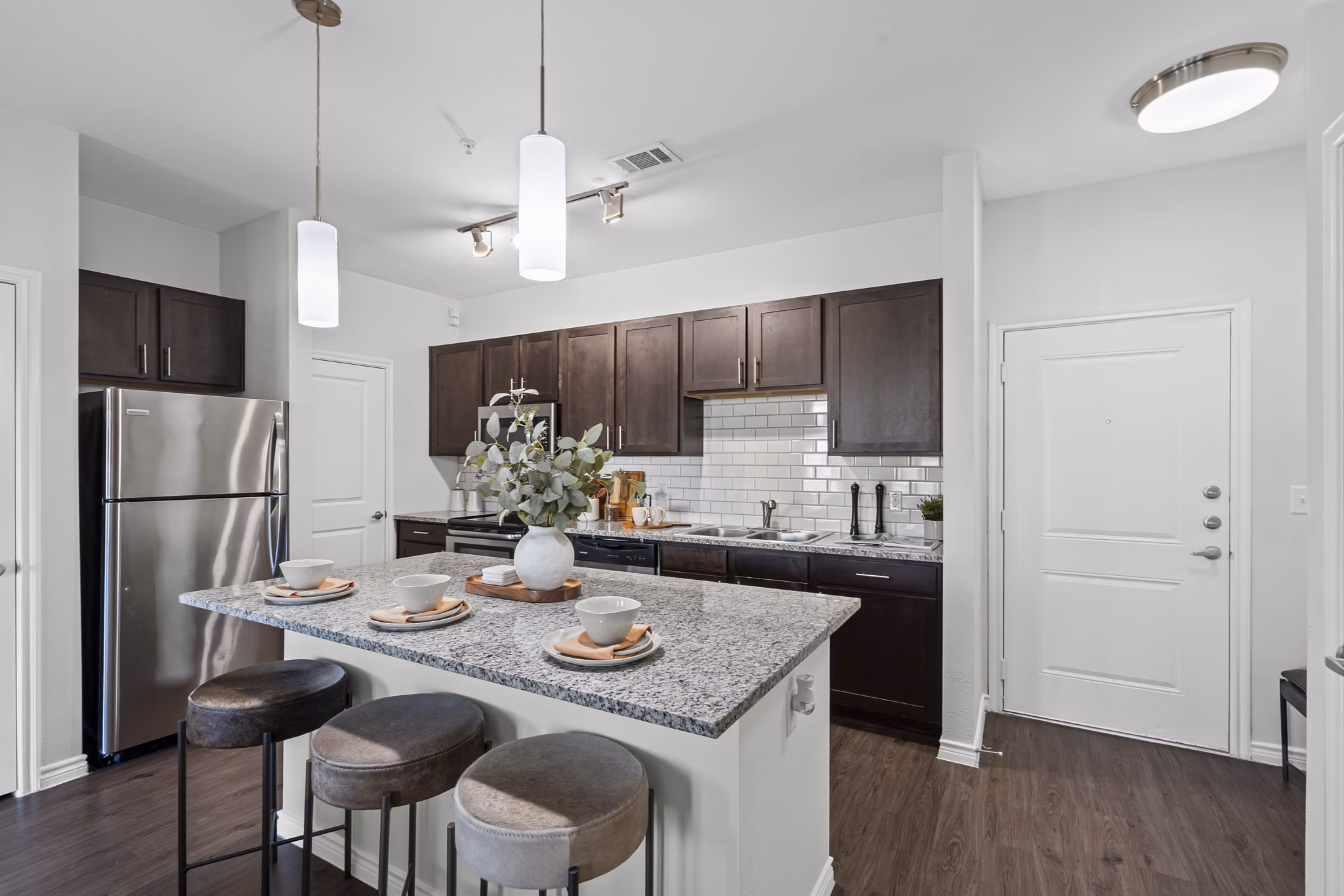 dining room at 4 Corners Apartments 