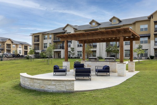 grill area at 4 Corners Apartments 