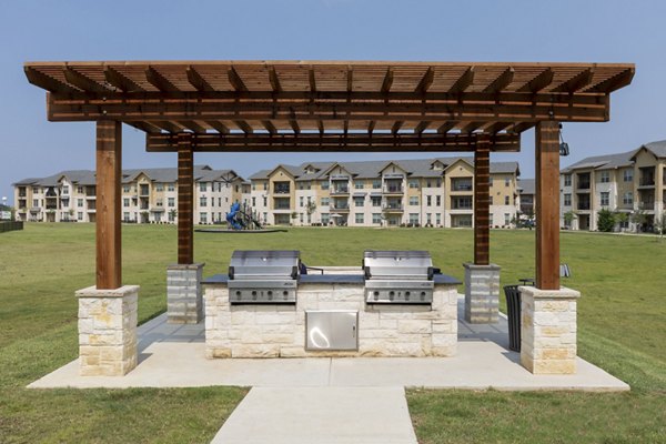 grill area at 4 Corners Apartments 