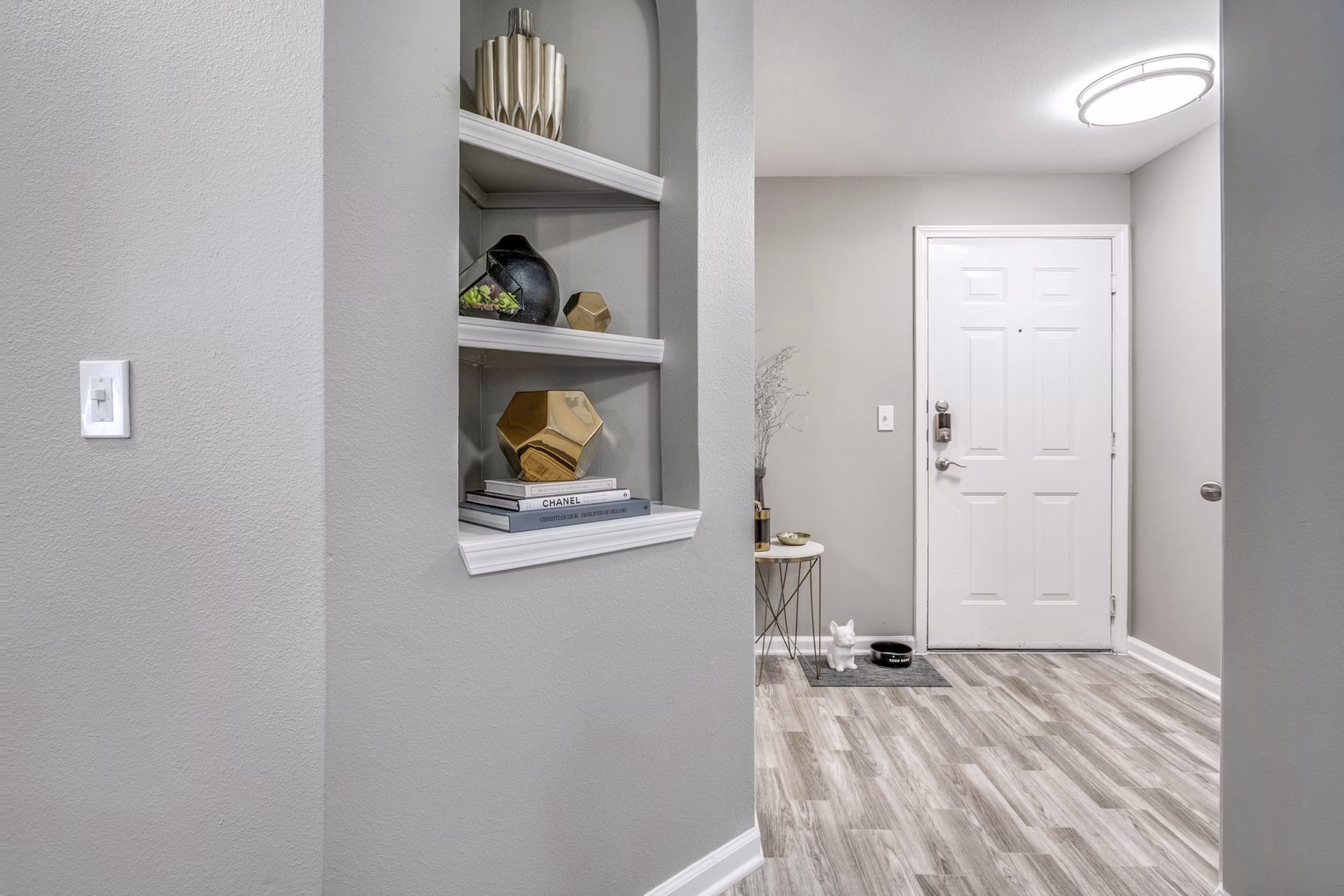 hallway at Vista 121 Apartments