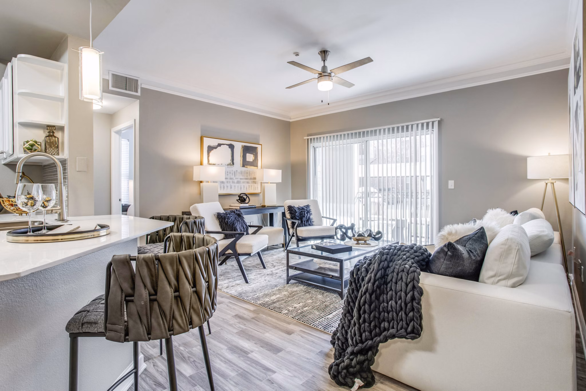 living room at Vista 121 Apartments