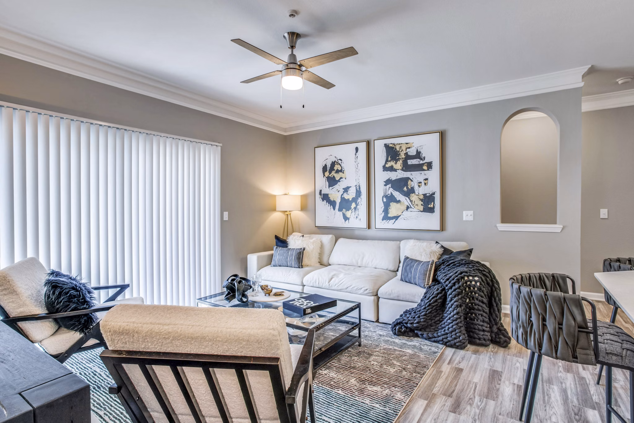 living room at Vista 121 Apartments