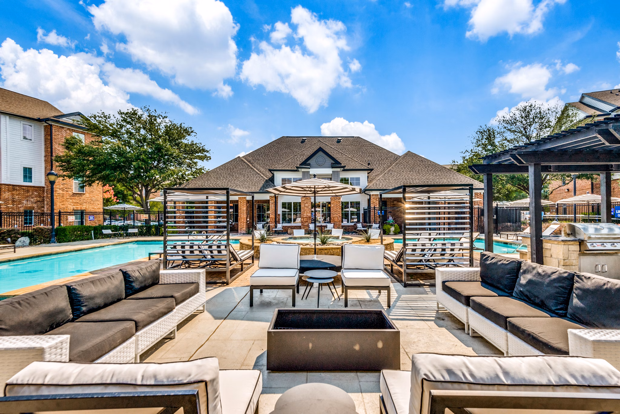 fire pit at Vista 121 Apartments