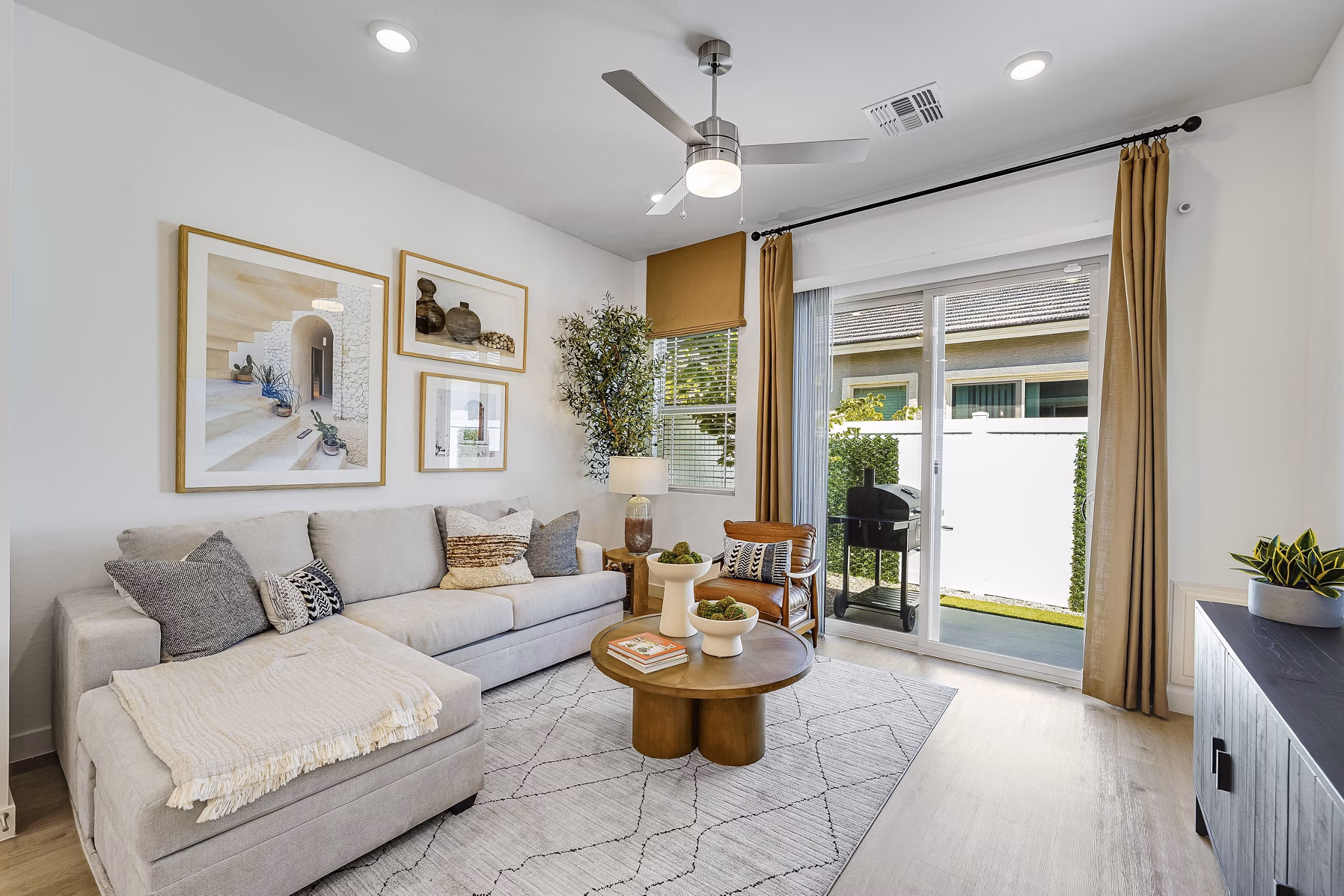 living room at Yardly Broadway Apartments