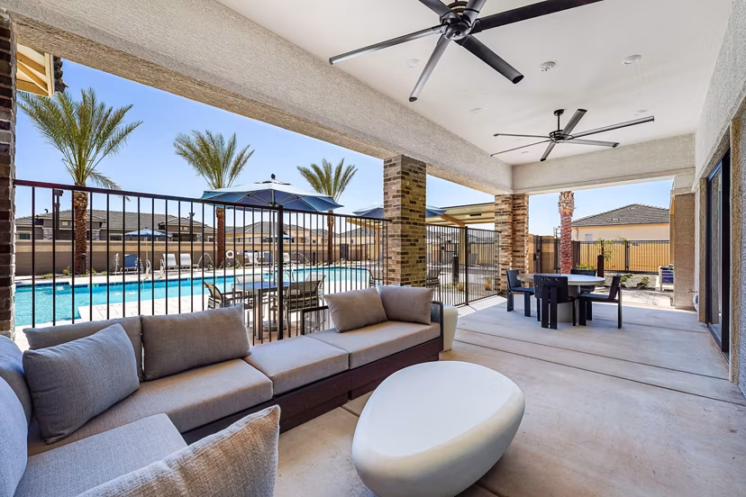 patio at Yardly Broadway Apartments