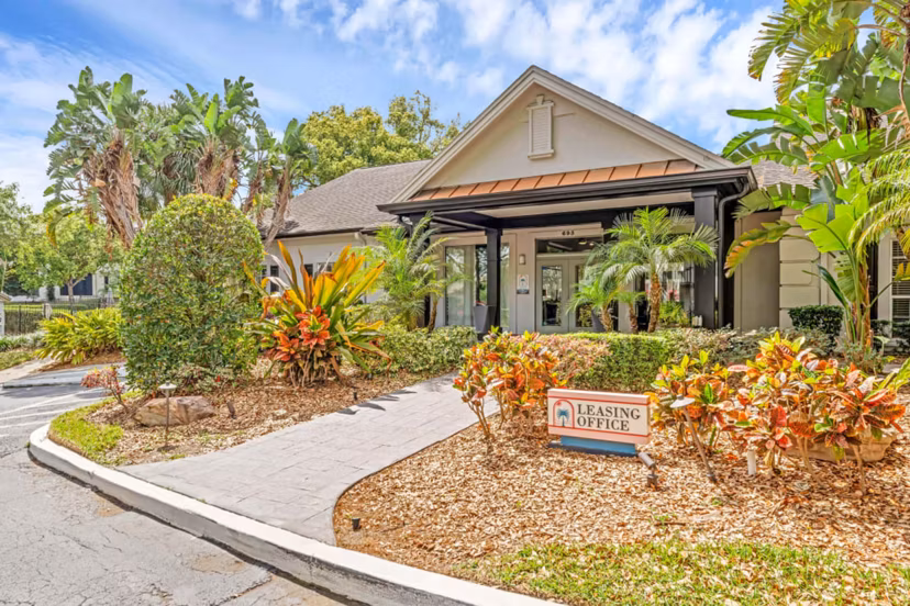 exterior at Las Palmas Apartments 