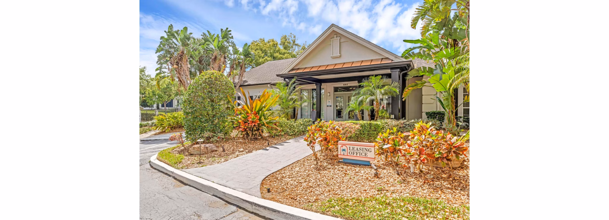 exterior at Las Palmas Apartments 