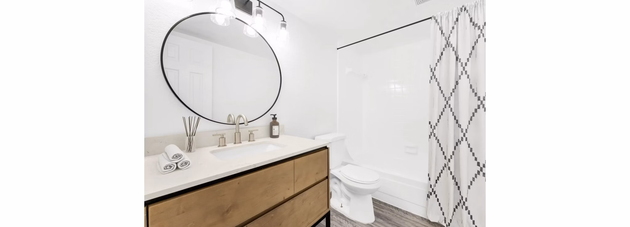 bathroom at Las Palmas Apartments 