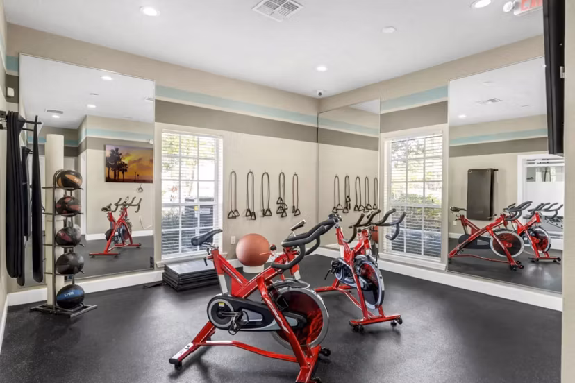 fitness center at Las Palmas Apartments 