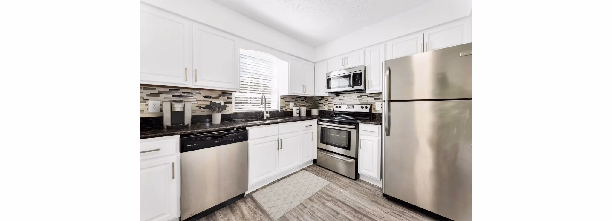 kitchen at Las Palmas Apartments 