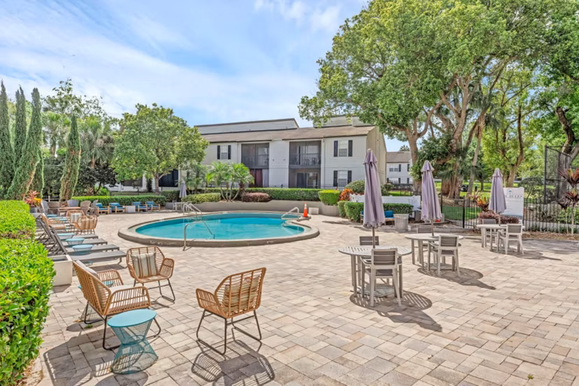 pool at Las Palmas Apartments 
