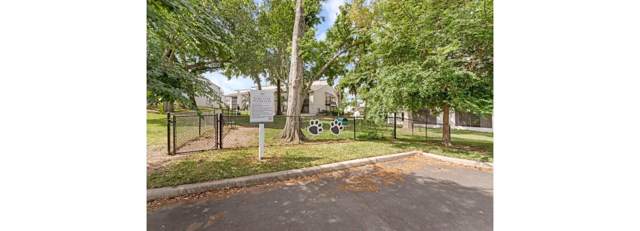 dog park at Las Palmas Apartments 