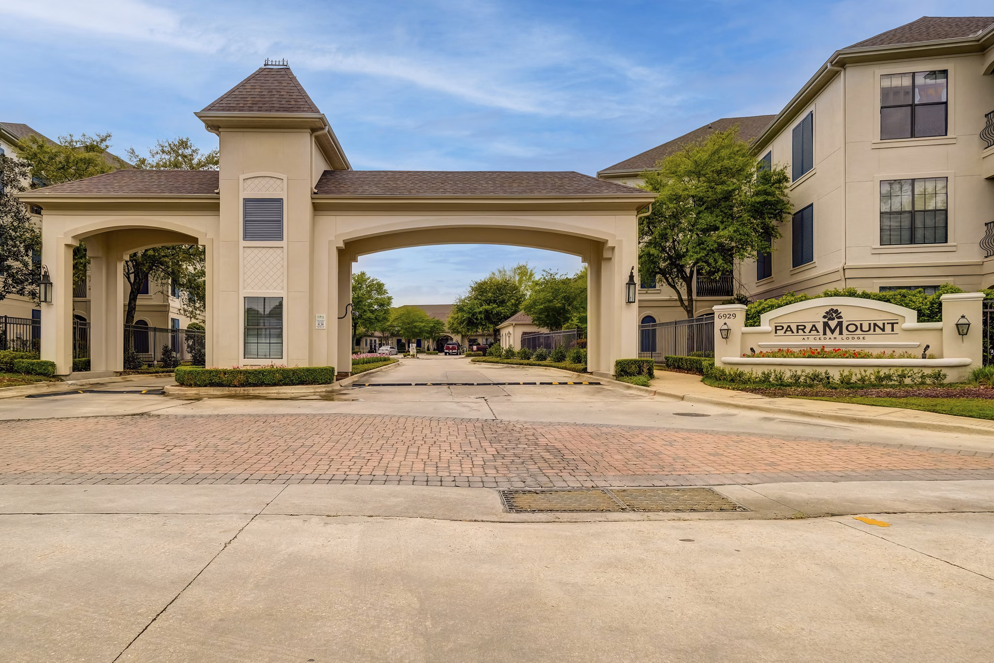 BUILDING at Paramount at Cedar Lodge Apartments