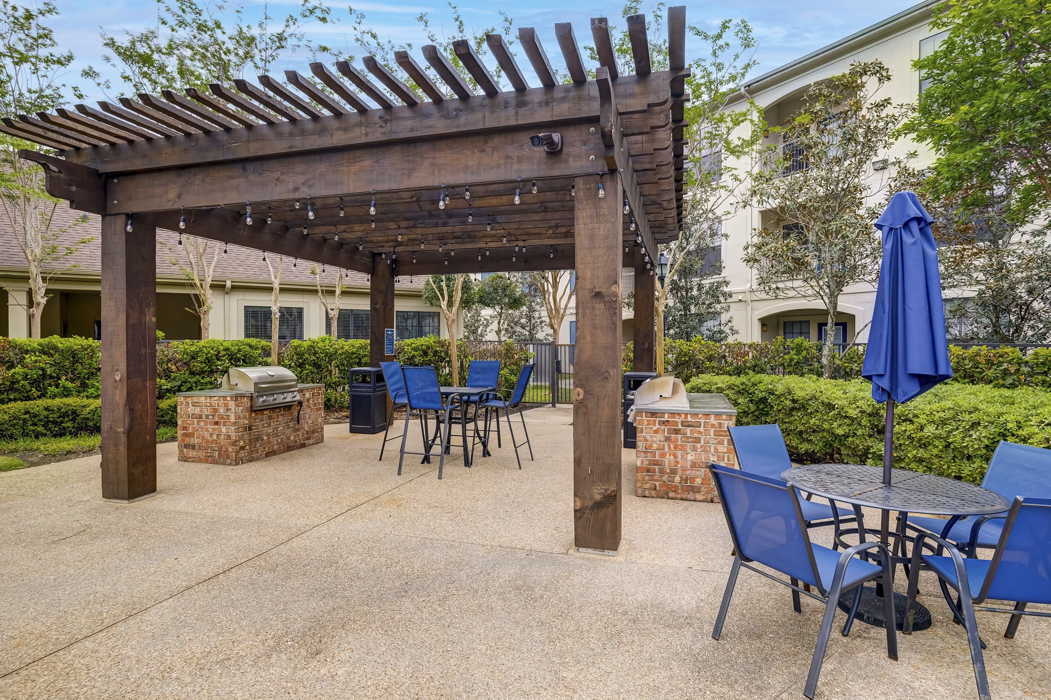 grill area at Paramount at Cedar Lodge Apartments
