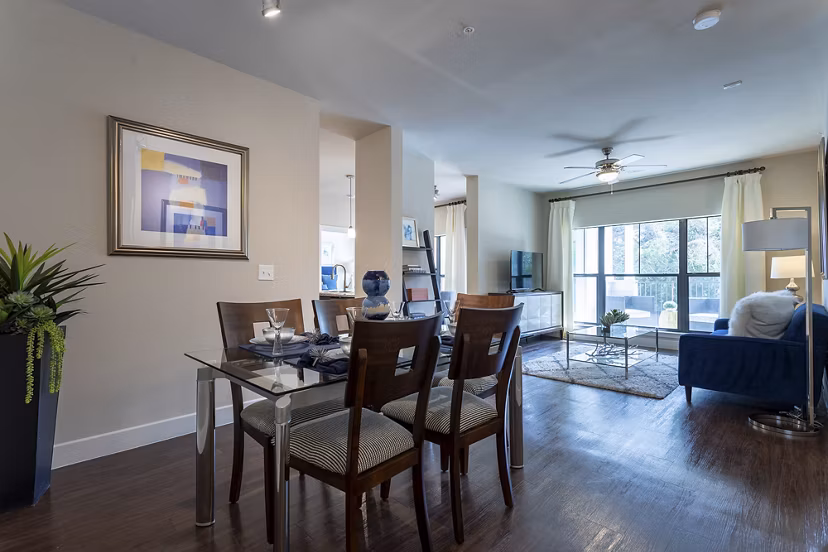 dining room at Estates at Bee Cave Apartments