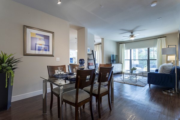 dining room at Estates at Bee Cave Apartments