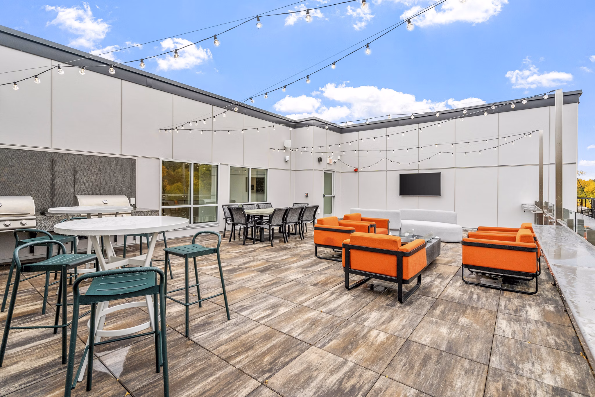 grill area/patio at The Aurilla Apartments