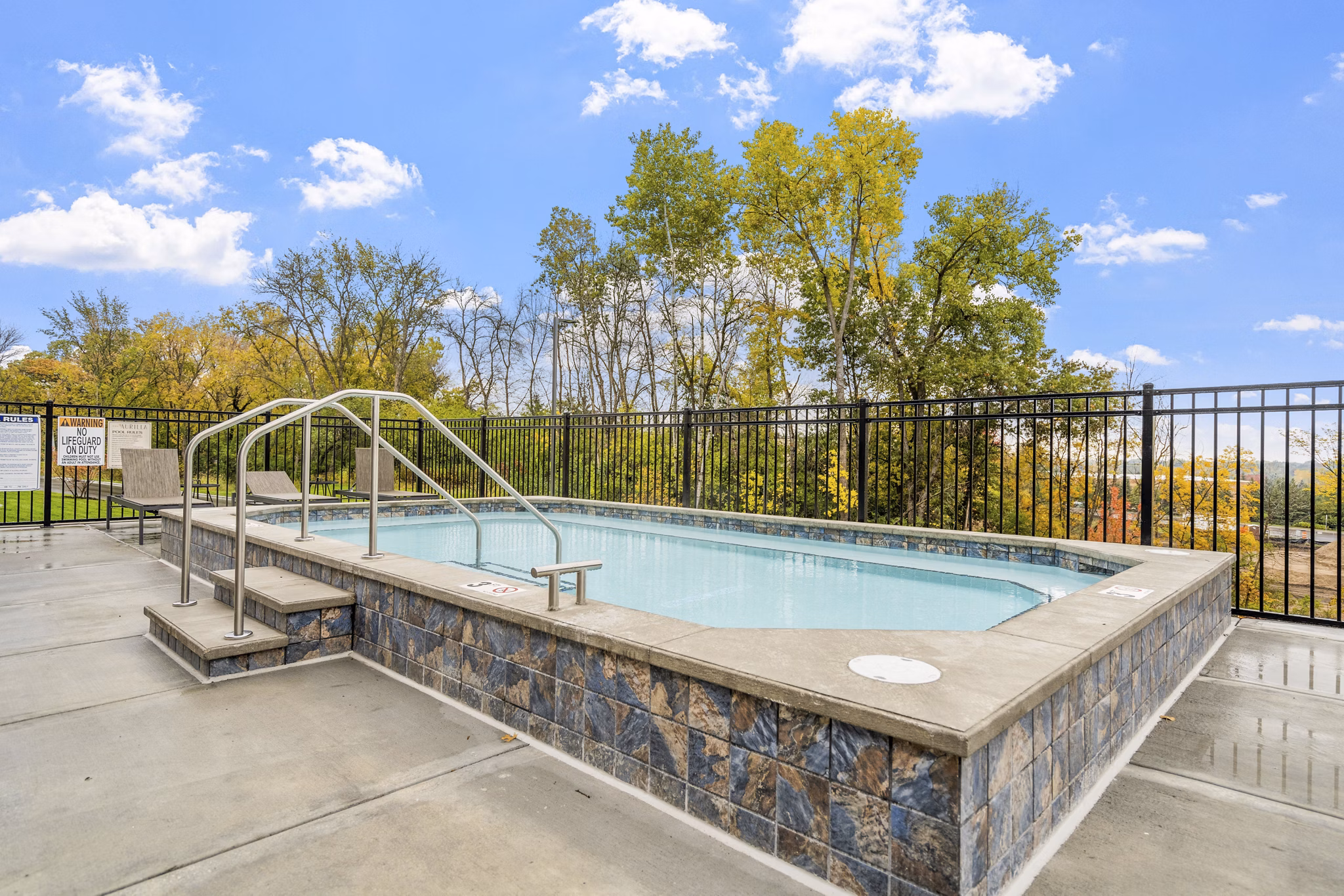 jacuzzi/hot tub at The Aurilla Apartments