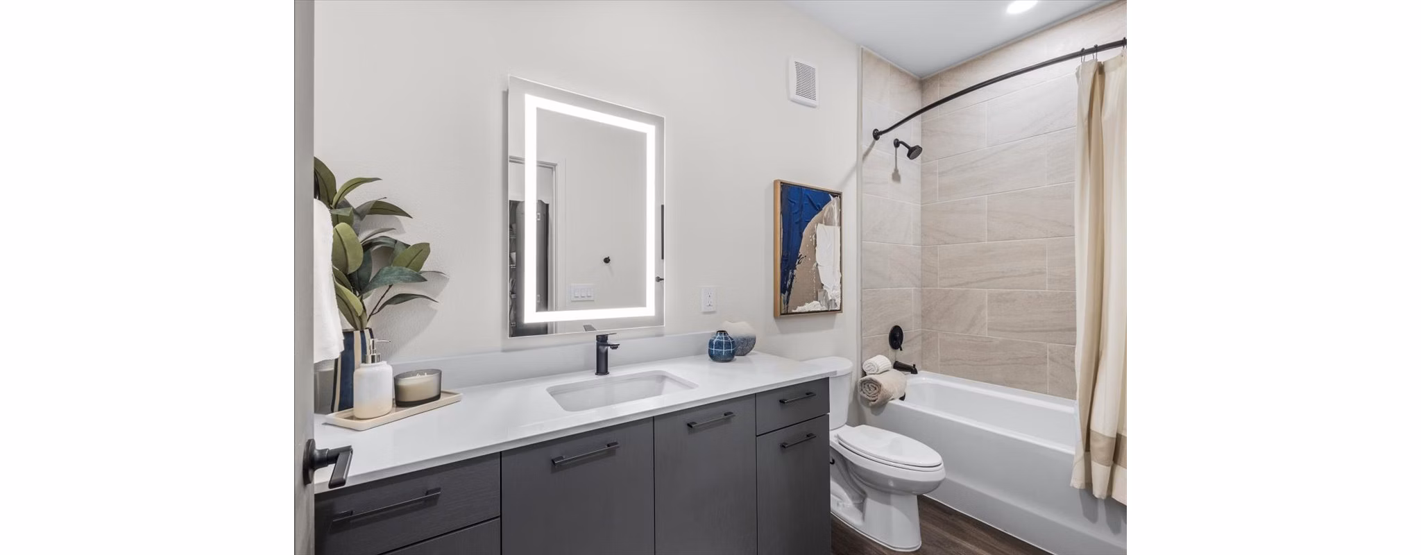 bathroom at Azalea Luxury Apartments