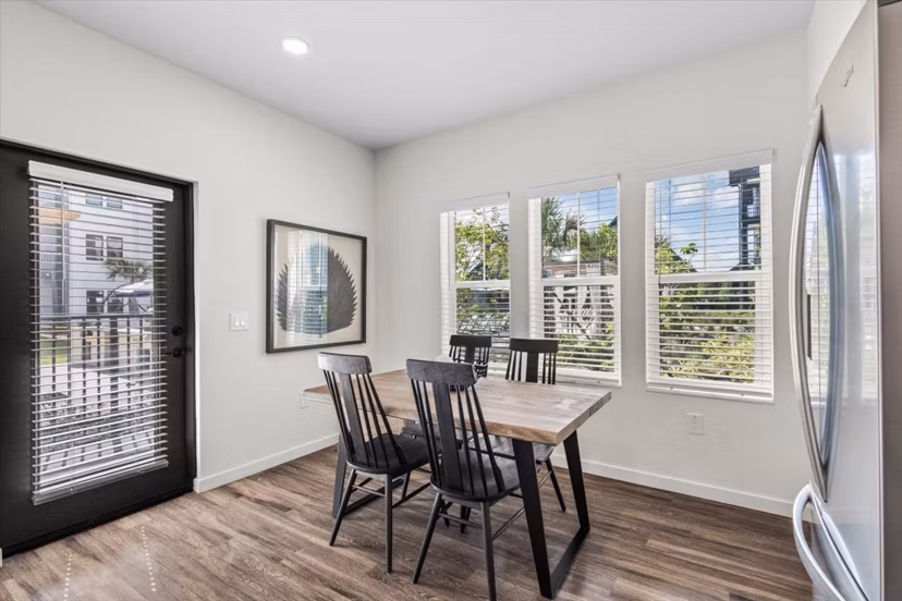 dining room at Azalea Luxury Apartments