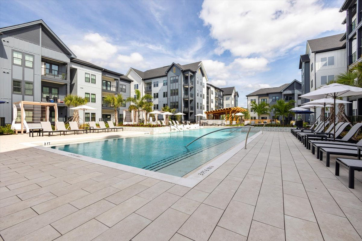 Azalea Luxury Apartments Tampa Fl 2 of 12