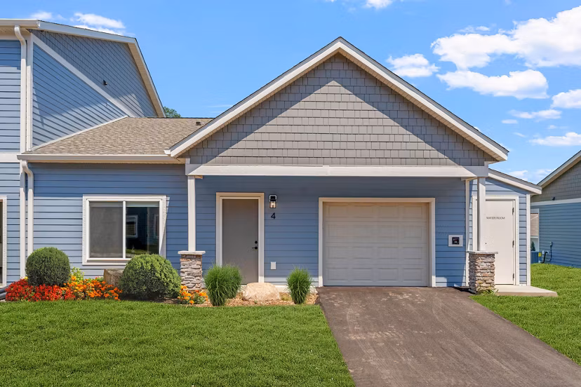 building/exterior at The Lodge at Overland Apartment