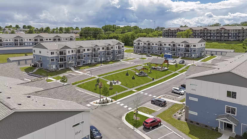 building/exterior at The Lodge at Overland Apartment