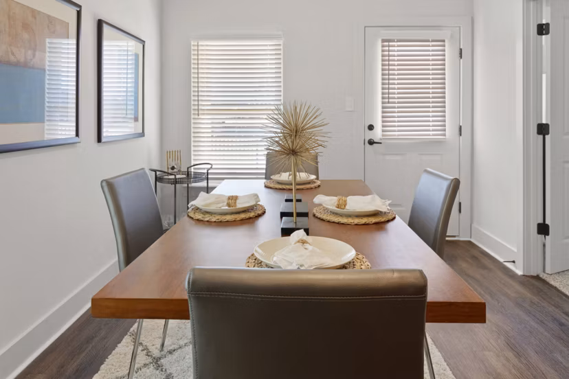 dining room at Hardy Springs Apartments