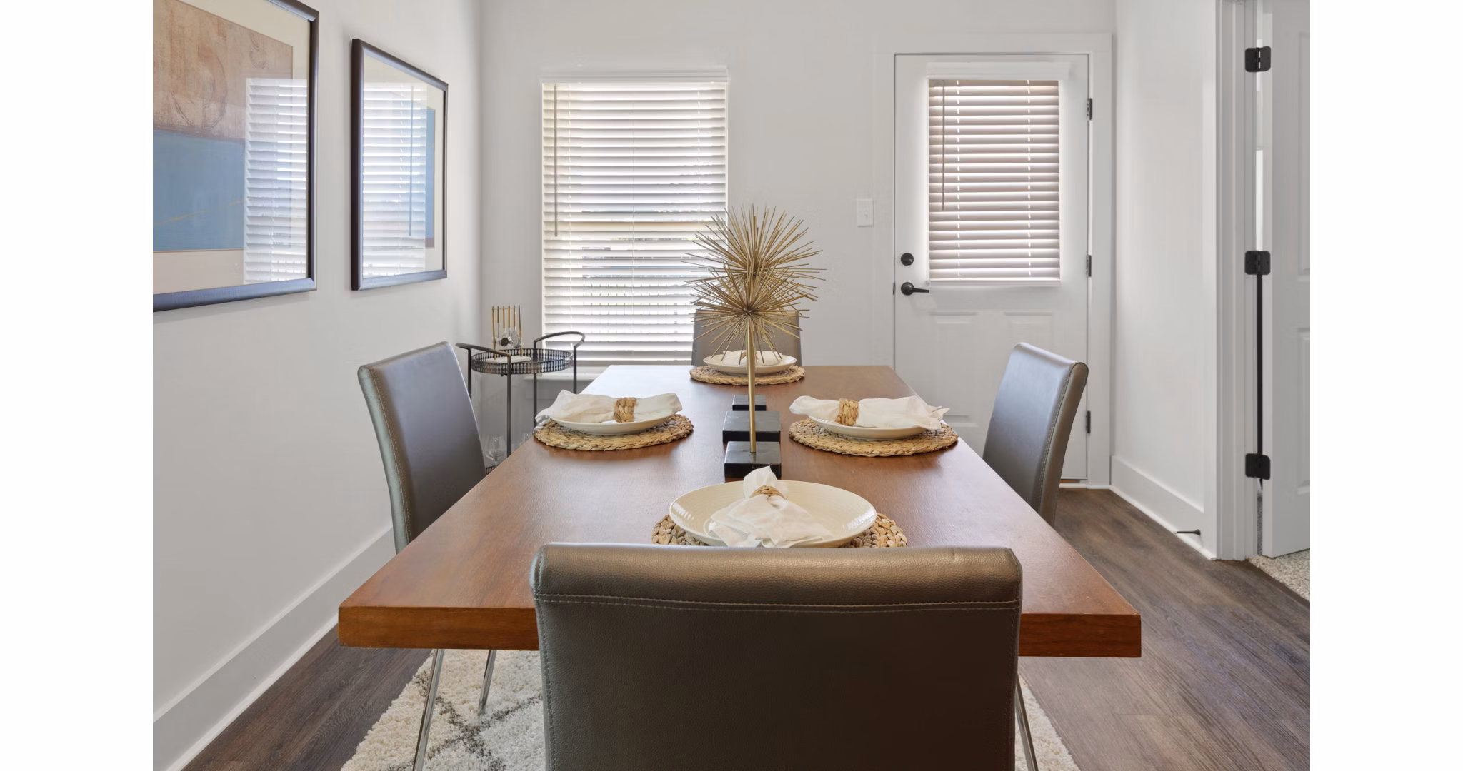 dining room at Hardy Springs Apartments