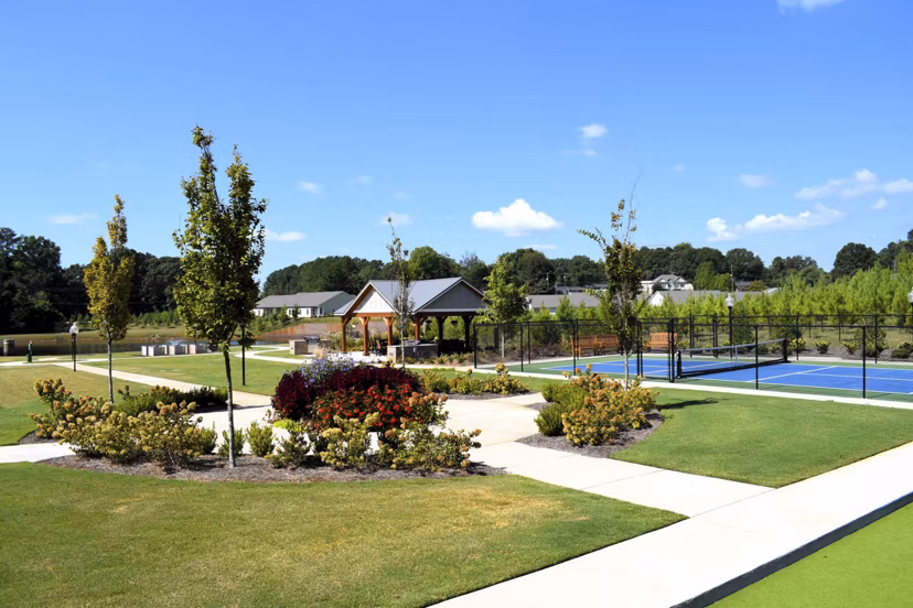 sport court at Hardy Springs Apartments