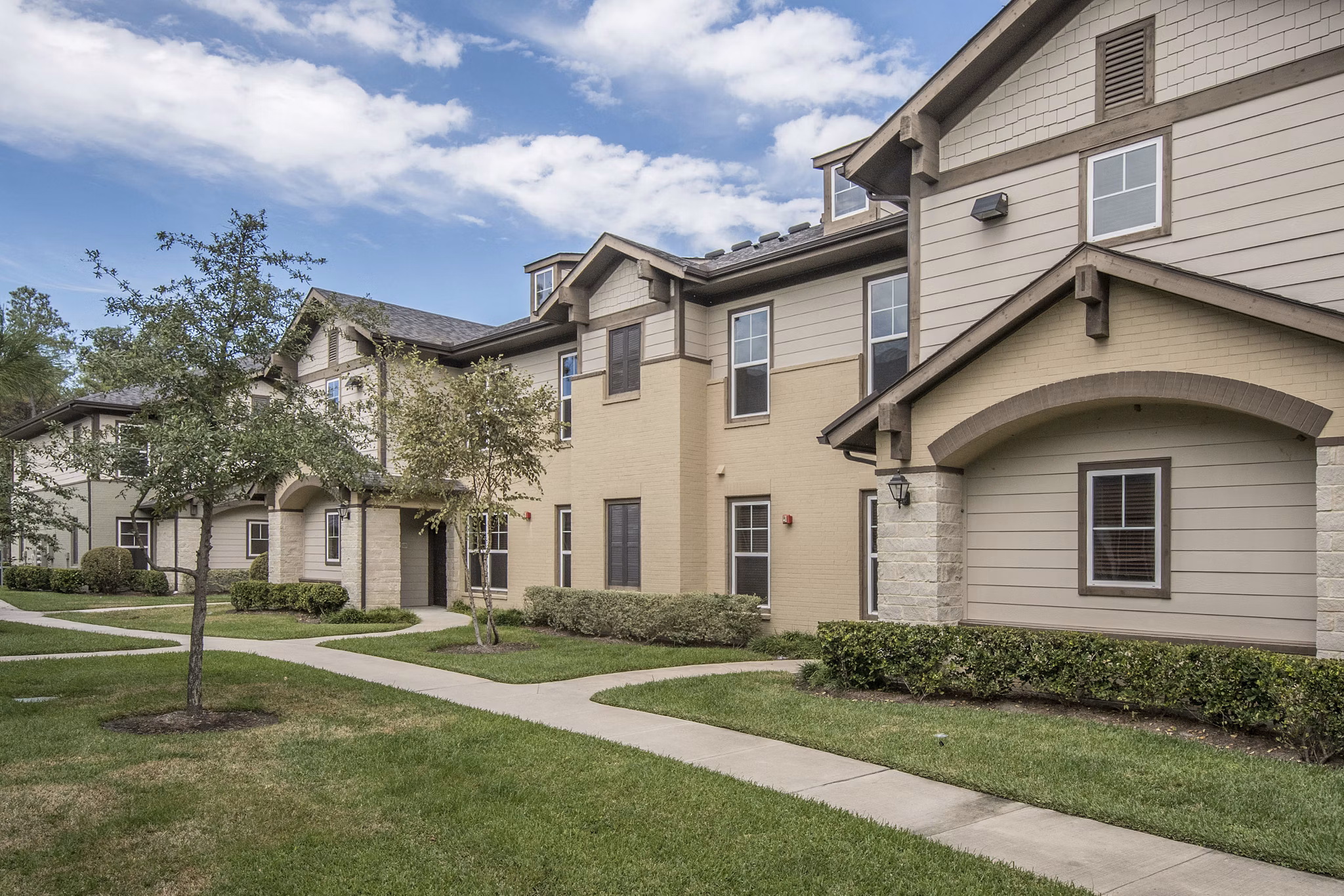 exterior at Ten Pines at Summerwood Apartments 